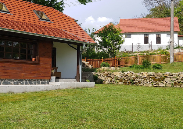 Ponúkame Vám na predaj 5-izbovú chalupu v obci Jablonka, v časti Švancarova dolina.